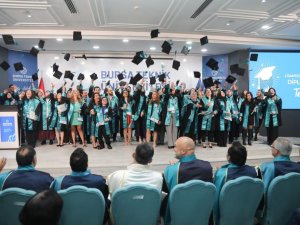 BTÜ Lisansüstü’nde mezuniyet gururu