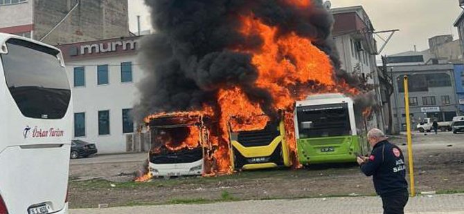 Bursa'da park halindeki otobüsler alev alev yandı