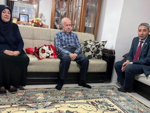 Şehit binbaşının öğretmen babasına anlamlı ziyaret
