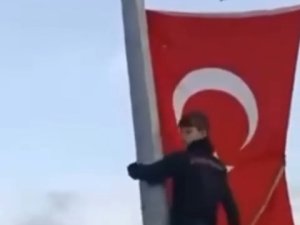 Bursa'da çocukların bayrak hassasiyeti duygulandırdı