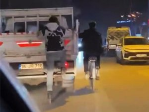 Bursa'da gençlerin tehlikeli yolculuğu kamerada