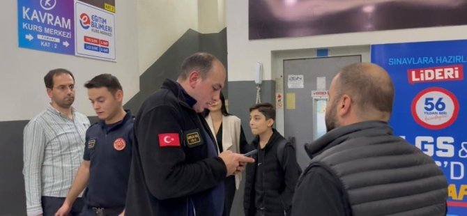 Bursa'da 2 öğrenci asansörde mahsur kaldı