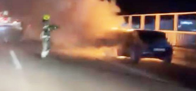 Bursa'da seyir halindeki otomobil alev alev yandı