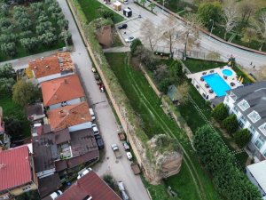 Papa ziyaret etti, sit alanındaki arsalar değerlendi