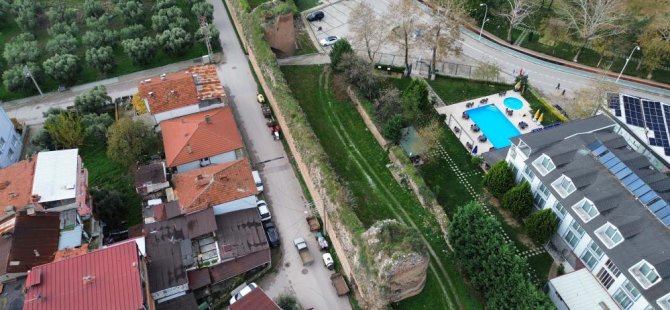 Papa ziyaret etti, sit alanındaki arsalar değerlendi