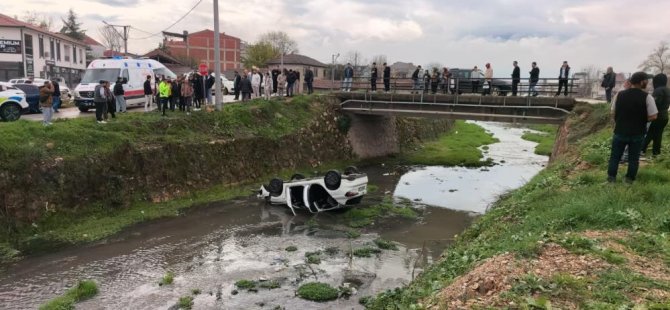 Bursa'da dereyatağına uçan otomobilde can pazarı! 3 yaralı