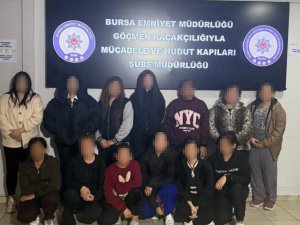 Bursa'da masaj salonlarına baskın! 13 kaçak yakalandı