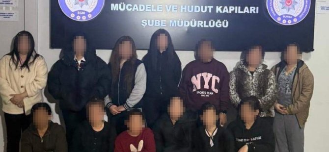 Bursa'da masaj salonlarına baskın! 13 kaçak yakalandı