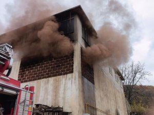 Bursa'da depo yangını!