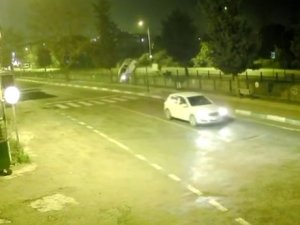 Bursa'da minibüs dereye uçtu! Sürücüsü yaralandı