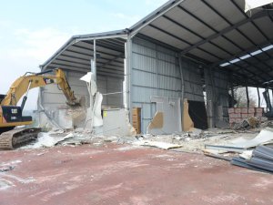 Nilüfer’de 2 kaçak yapı yıkıldı