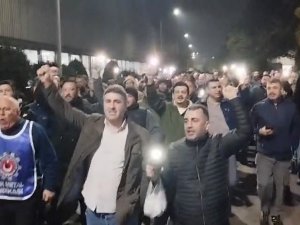 Metal işçileri eylemde! Dev fabrikada ışıklı isyan