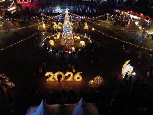 Bursa Yeni Yıl Meydanı'nda yılbaşı coşkusu