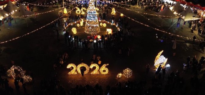 Bursa Yeni Yıl Meydanı'nda yılbaşı coşkusu