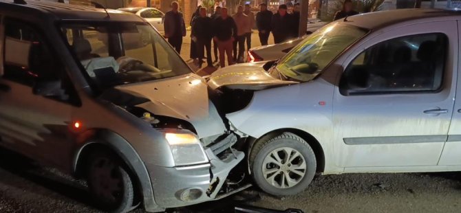 Bursa'da kaza! Kafa kafaya çarpıştılar, 3 yaralı