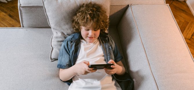 15 yaş altına internet düzenlemesi geliyor! Tarih verildi