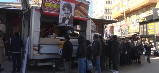 Bursalı hayranları Ferdi Tayfur'u unutmadı