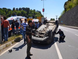 Şerit değiştirirken kaza yaptı