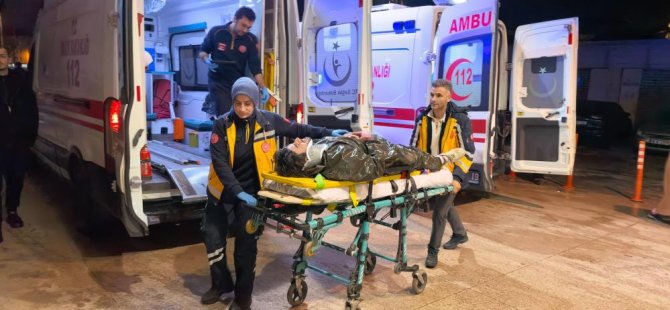 Bursa'da motosiklet yayalara çarptı: 1'i ağır 2 yaralı