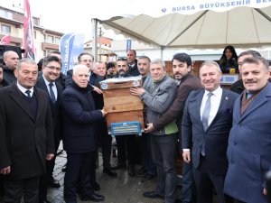 Bursa Büyükşehir'den dağ yöresine arı kovanı desteği
