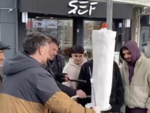 Bursa'da 'kardan döner' yapıp ikram etti
