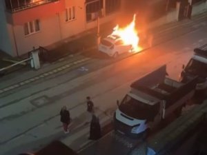 Bursa'da otomobiller alev topuna döndü