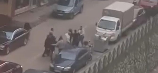 Bursa’da yol ortasında kavga trafiği kilitledi