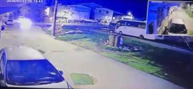 Bursa'da park halindeki otomobile çarpıp kaçtı