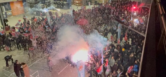 Metal işçileri kazandı... TOFAŞ'ta büyük kutlama