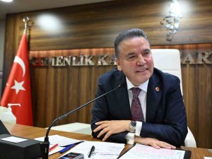 Muhittin Böcek yeniden hastaneye kaldırıldı