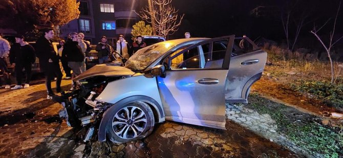 Bursa'da kafa kafaya çarpıştılar! 3 kişi ağır yaralı