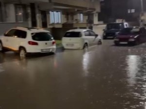 Bursa'da sağanak hayatı felç etti!