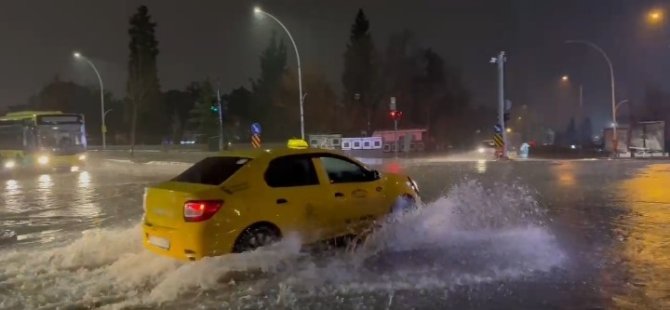 Bursa'yı yağış vurdu! Caddeler göle döndü