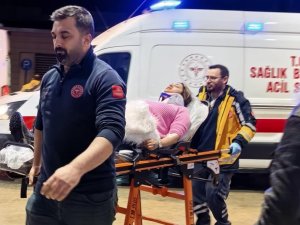 Bursa'da otomobil duvara çarptı: 2 yaralı