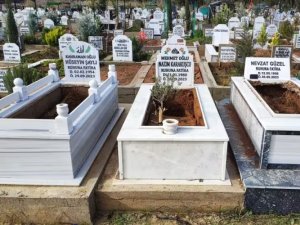Mezarlıkta felaket! Kabirler çöktü, vatandaş isyanda