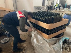 Bursa'da 800 litre kaçak şarap ele geçirildi