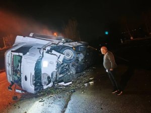 Bursa'da feci kaza! Tır kontrolden çıkıp kanala düştü