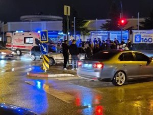 Bursa'da otomobil yayaların arasına daldı