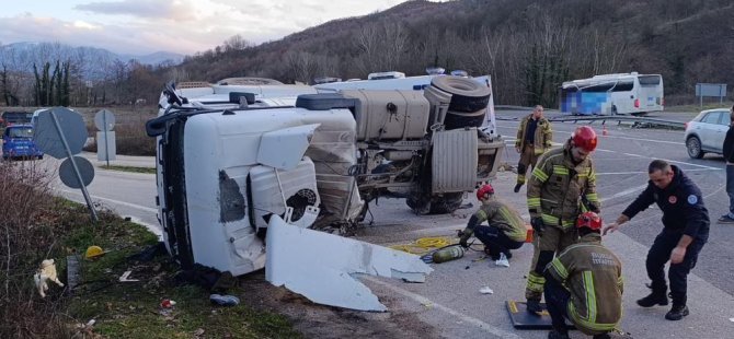 Bursa'da beton tankeri devrildi! 1 ölü