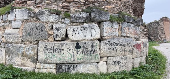 Bursa'da 2 bin yıllık surları bakın ne hale getirdiler?