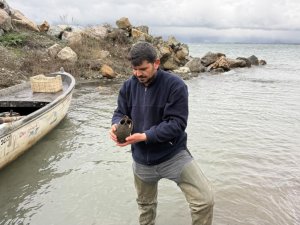 İznik Gölü'nde balıkçıların ağına küp takıldı