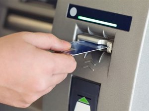 ATM'den kartınızı alırken sakın gecikmeyin!