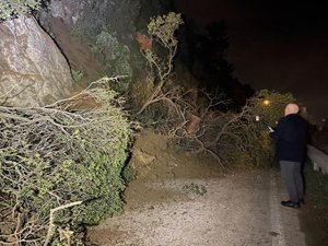 Bursa’da heyelan paniği! Mudanya-Kurşunlu yolu trafiğe kapandı