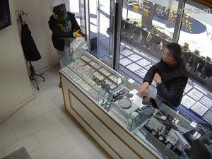 Bursa'da kuyumcuyu böyle soymaya çalışmış