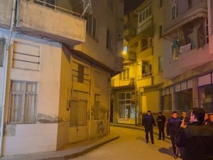 Bursa'da hasarlı apartman tahliye edildi!
