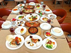 İftarda hızlı ve aşırı yemeğe dikkat!