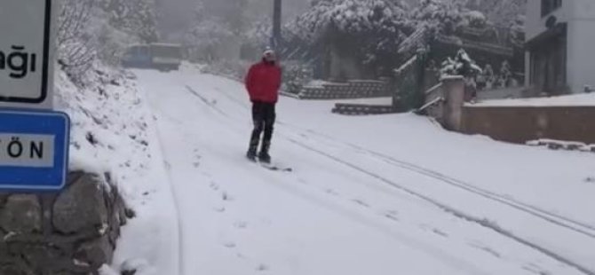 Bursa'da mahalle arasında kayak keyfi
