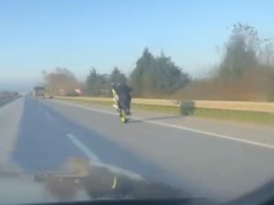 Bursa'da motosikletli gençlerin trafikte ölüm sürüşü