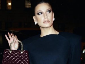 Serenay Sarıkaya Paris'i yıktı geçti!