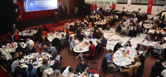 Bursa'da koruyucu aileler iftar sofrasında buluştu